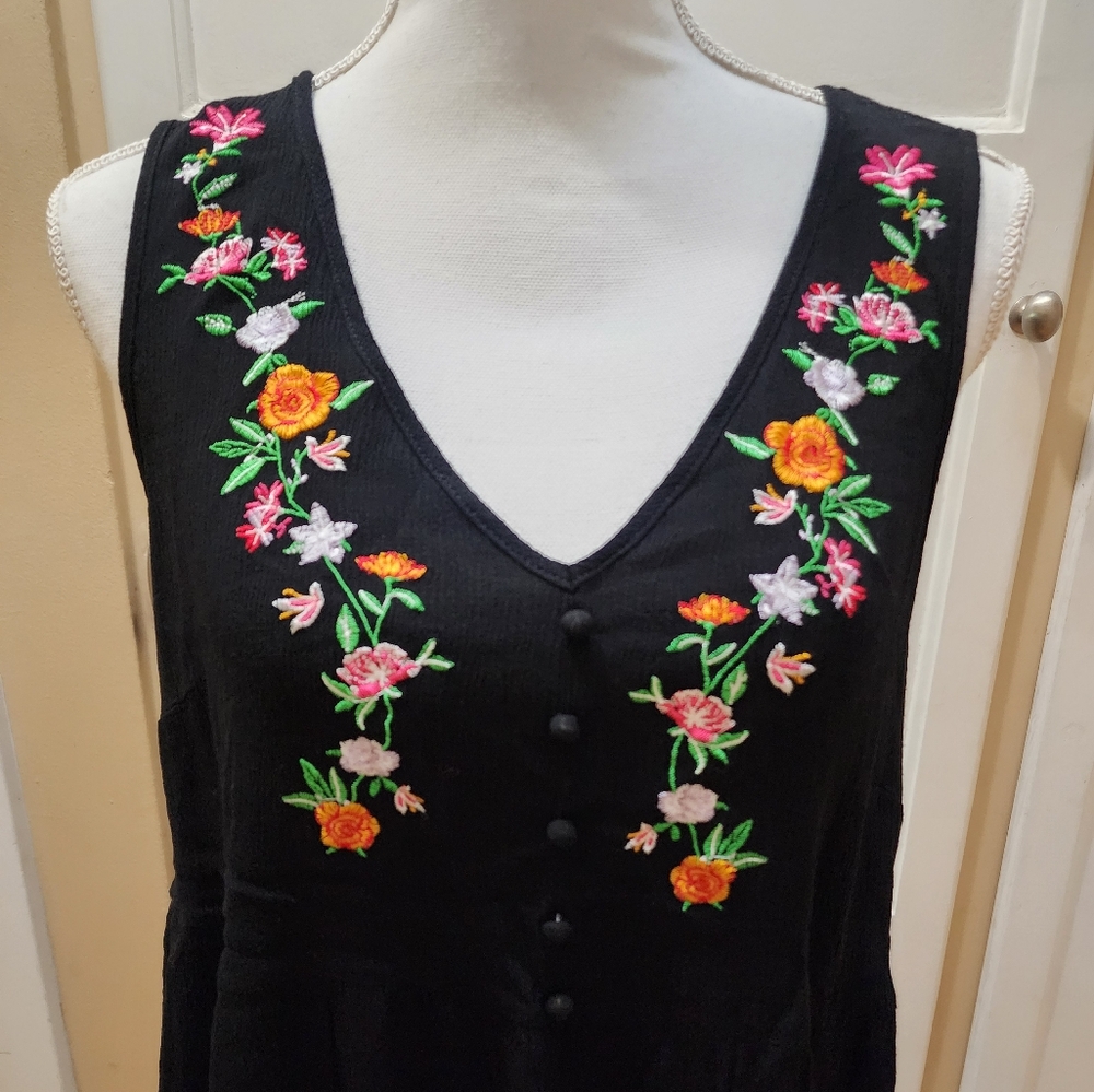 SHEIN Women's Floral Embroidery Ruffle Hem Tank Top NWOT - Picture 4 of 12